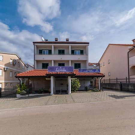 Apartments & Rooms Lavanda Malinska Bagian luar foto