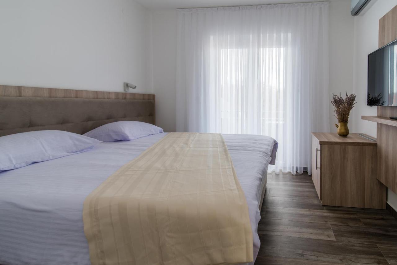 Apartments & Rooms Lavanda Malinska Bagian luar foto