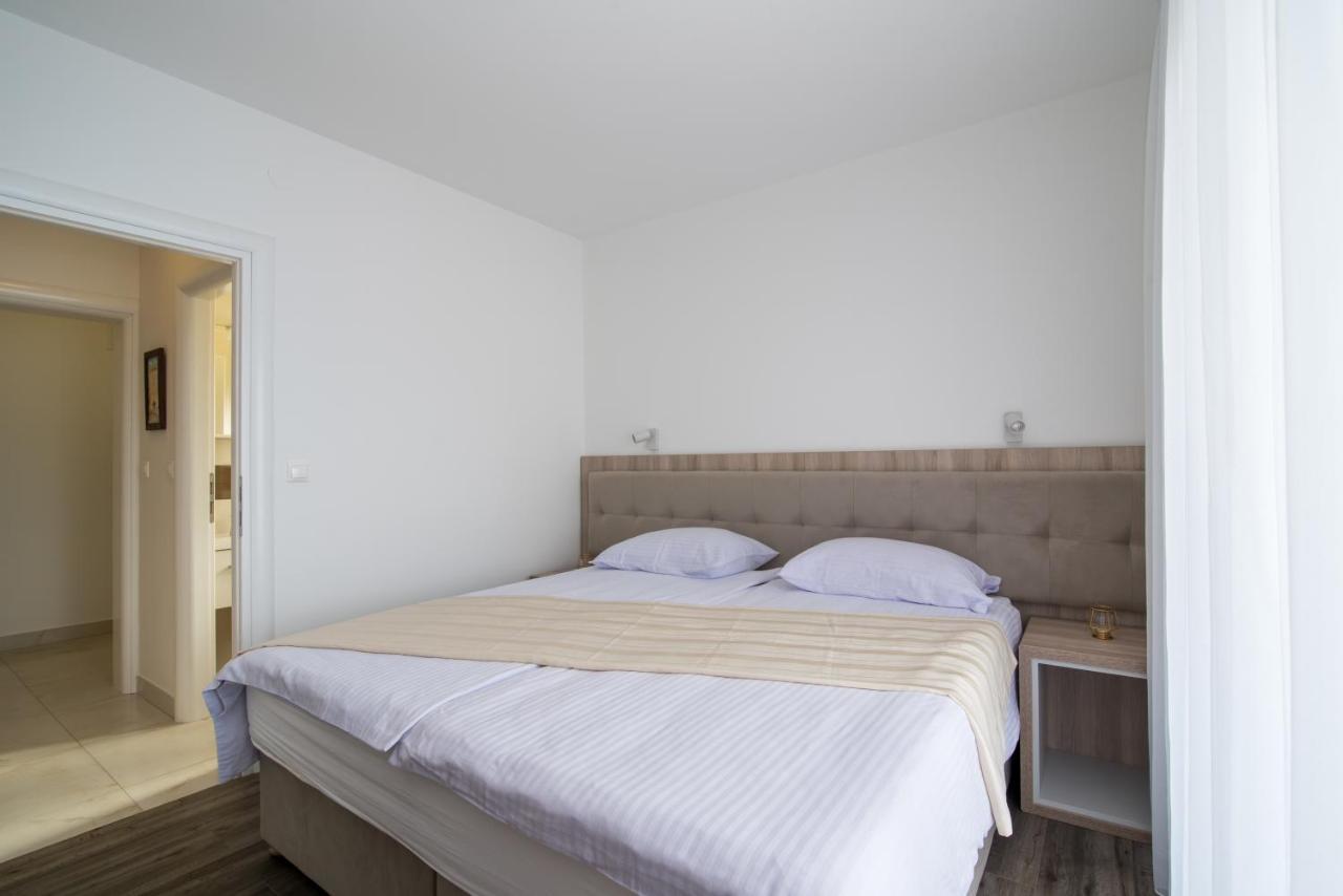 Apartments & Rooms Lavanda Malinska Bagian luar foto