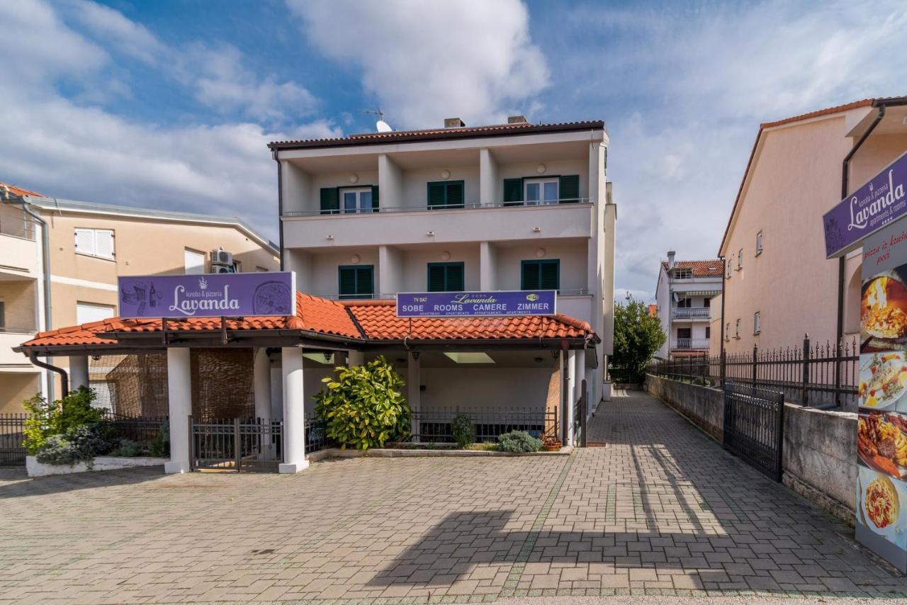 Apartments & Rooms Lavanda Malinska Bagian luar foto