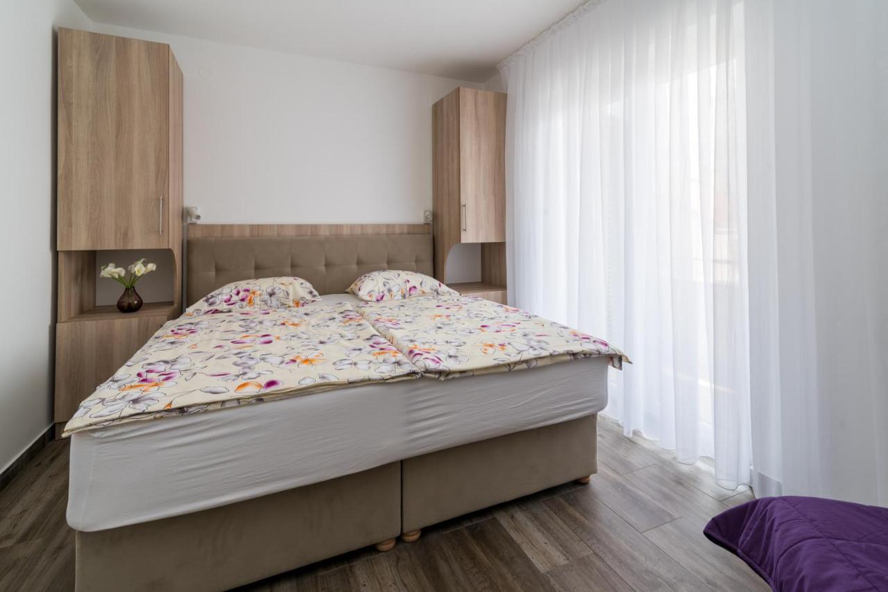 Apartments & Rooms Lavanda Malinska Bagian luar foto