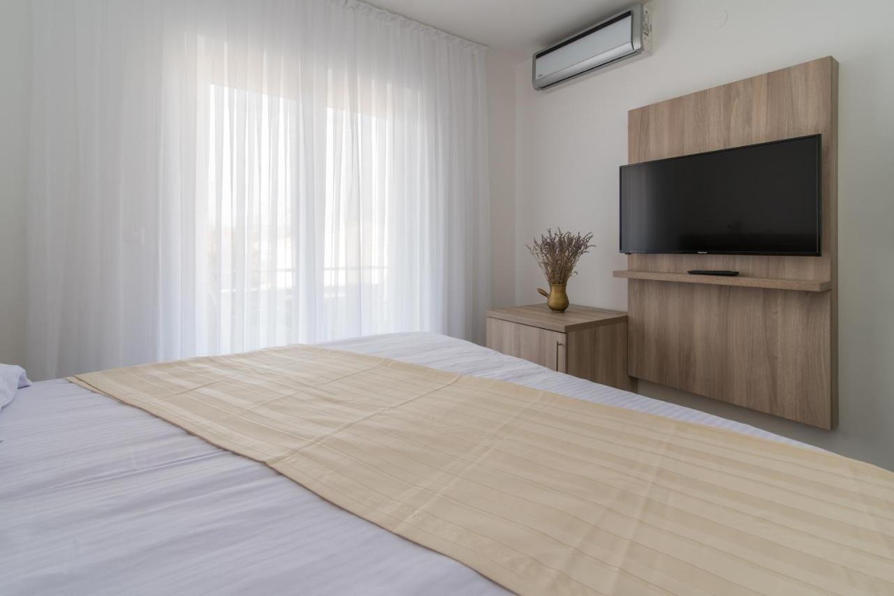 Apartments & Rooms Lavanda Malinska Bagian luar foto